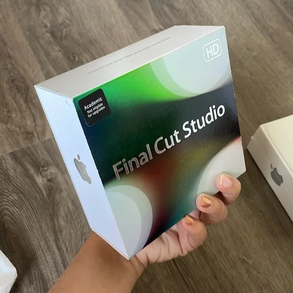 Apple Final Cut Studio NIB - Picture 4 of 4